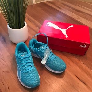 NWT and Box Puma Burst Size 7 Blue Atoll